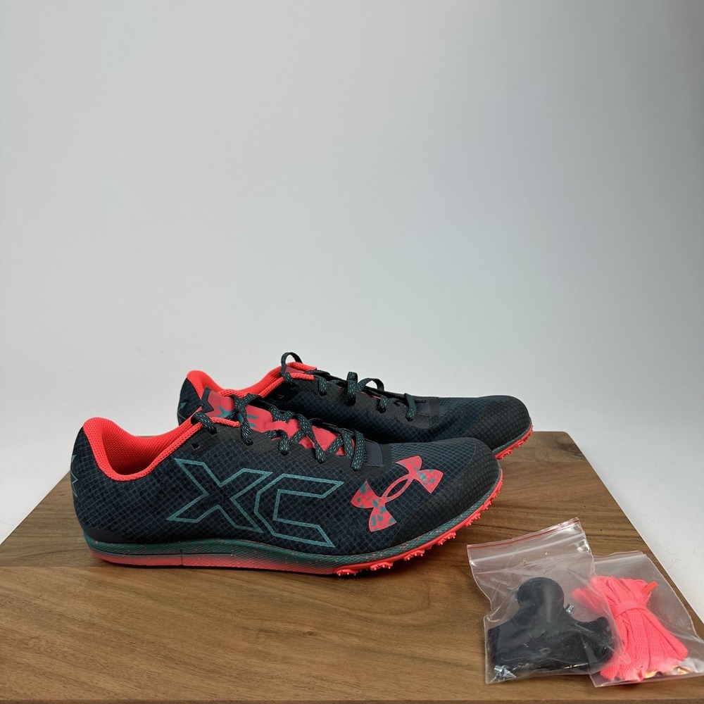 New NIB Mens Under Armour Brigade XC Low Spiked Track Shoes Sneakers Size 10.5 M